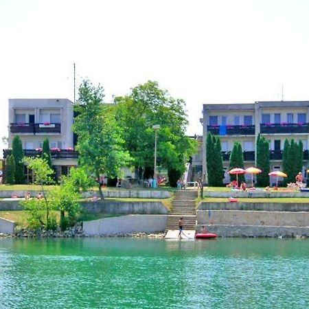 Hotel Fortuna Senec Extérieur photo