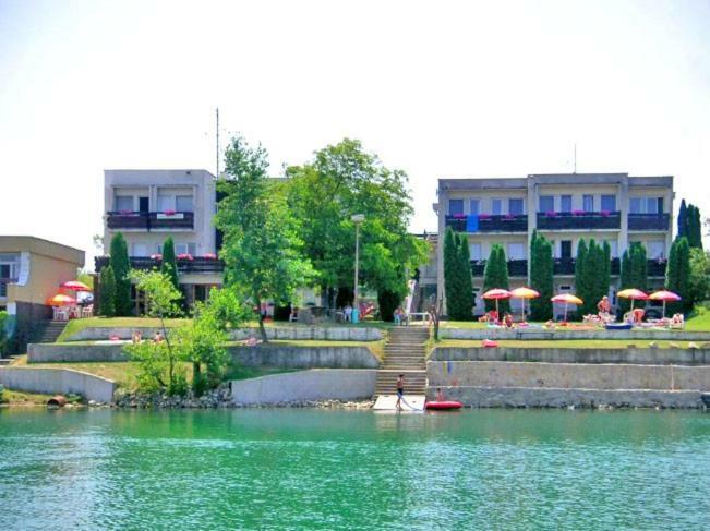 Hotel Fortuna Senec Extérieur photo