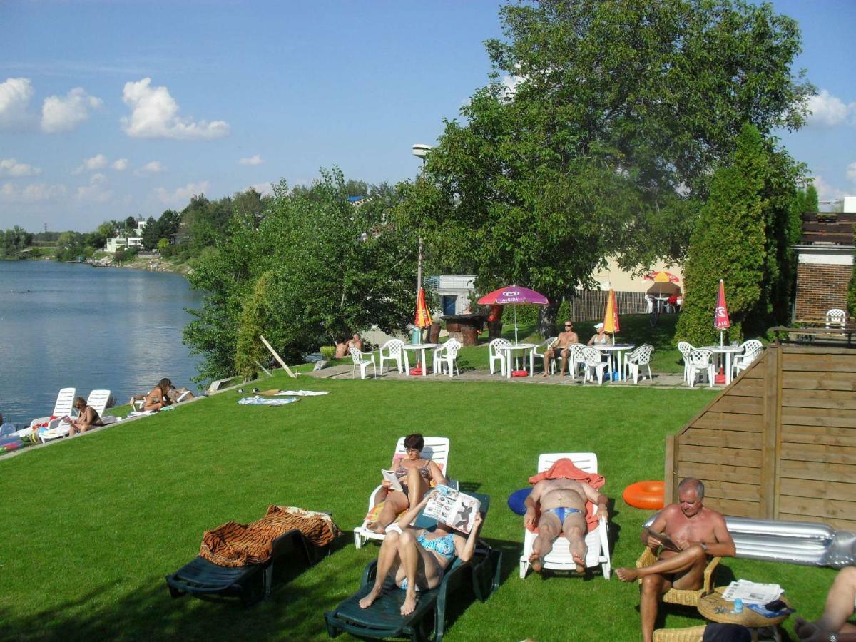 Hotel Fortuna Senec Extérieur photo