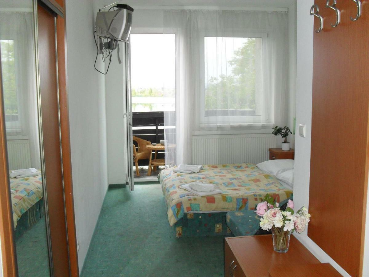 Hotel Fortuna Senec Chambre photo
